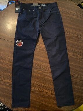 Slim-Fit Men’s Chinos in Navy -